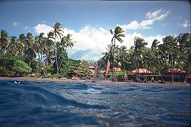 Tulamben Liberty Shipwreck shore